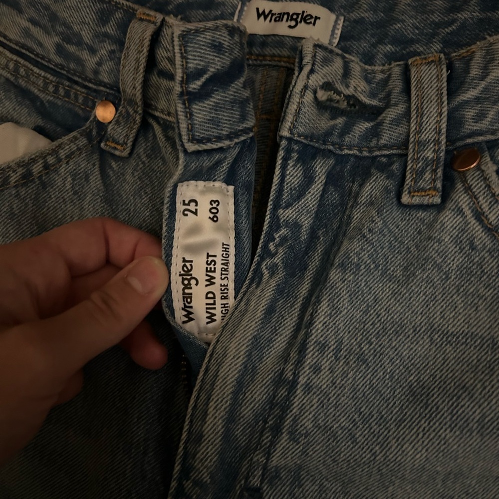 Wrangler Light Blue Women's Straight-Leg Jeans - Picture 7 of 8